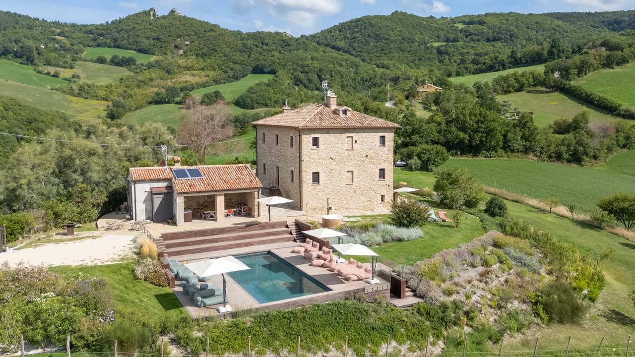 Spacious Eight-Bedroom Retreat in Emilia-Romagna photo 3
