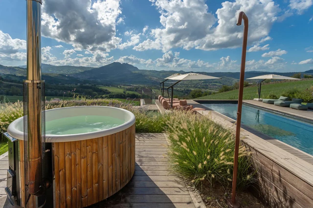 Spacious Eight-Bedroom Retreat in Emilia-Romagna photo 4