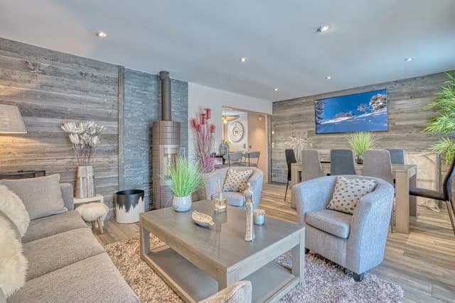 Central Mountain Apartment With Contemporary Warmt photo 2