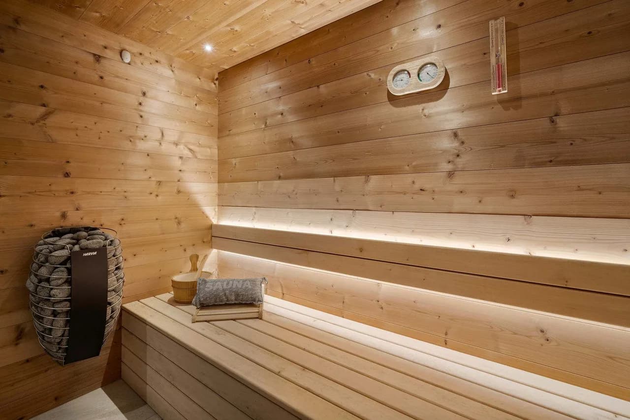 Luxurious Chalet Living With Pool Sauna photo 3