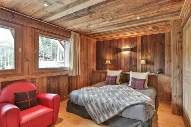 Spacious Chalet With Sauna And Jacuzzi photo 4