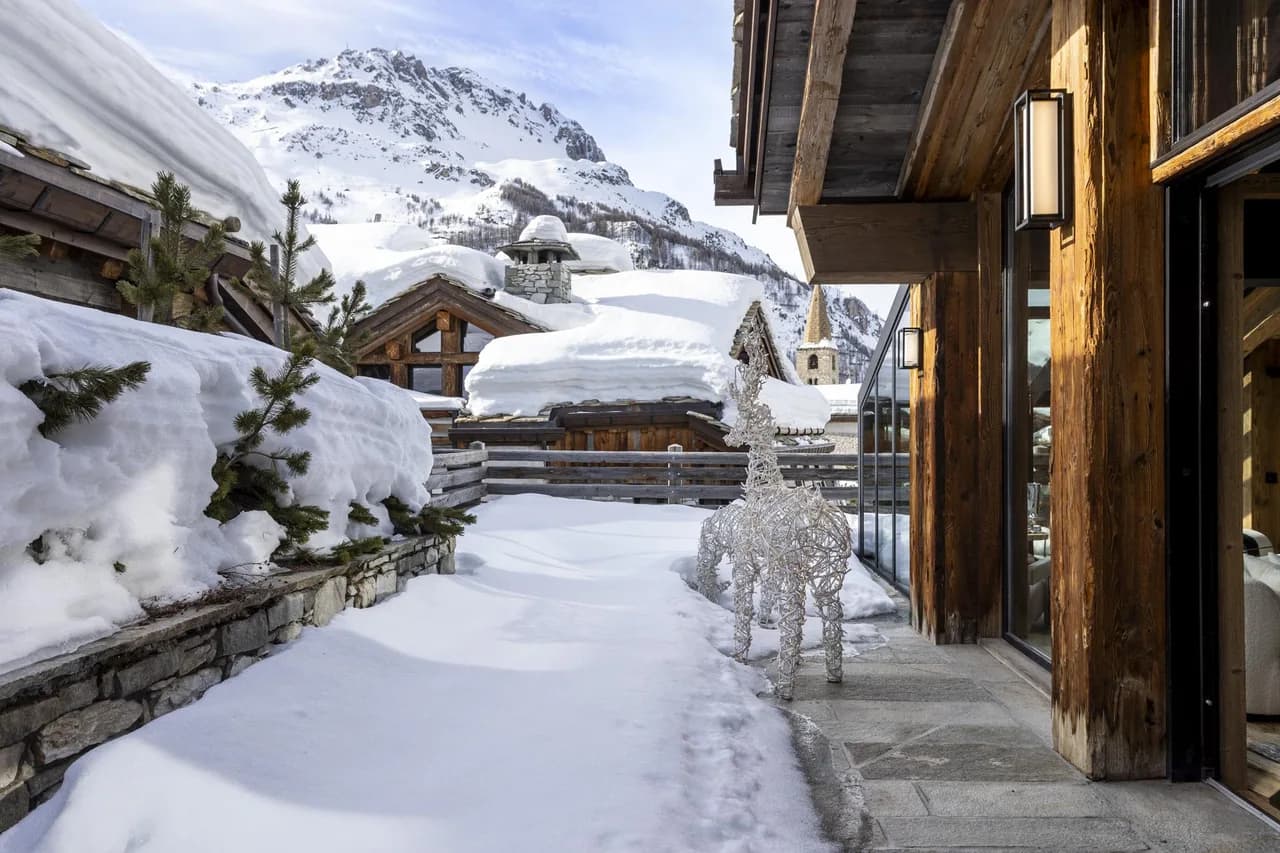 Elegant Mountain Sanctuary With Indoor Pool photo 4