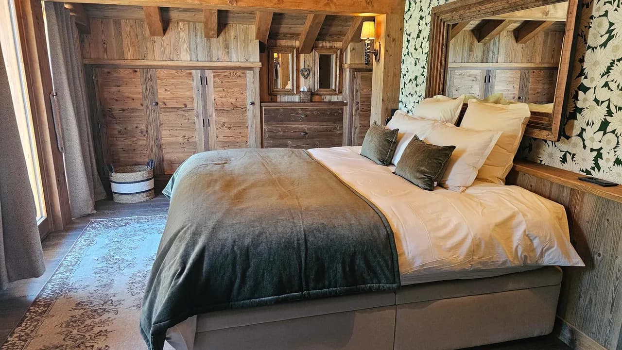 Elegant Ski Chalet Nestled in Le Raffort photo 2