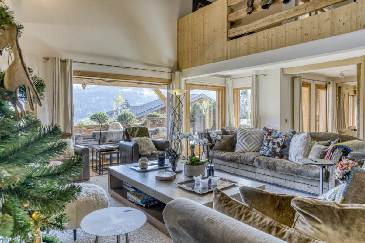 Family Chalet With Stunning Mountain Views photo 2