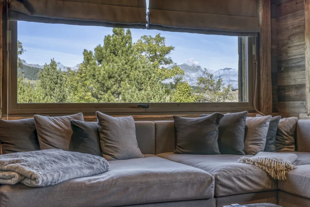Elegant Chalet Surrounded by Alpine Greenery photo 2