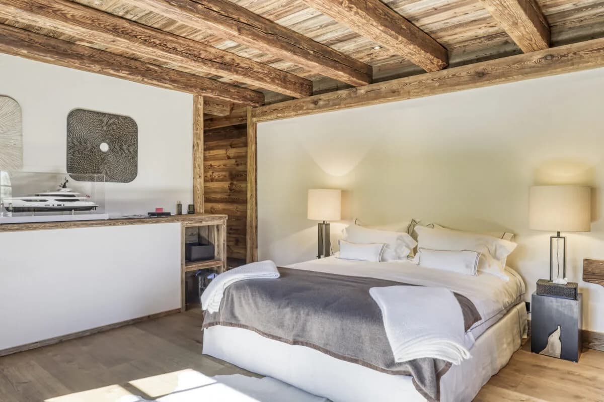 Elegant Chalet Surrounded by Alpine Greenery photo 3