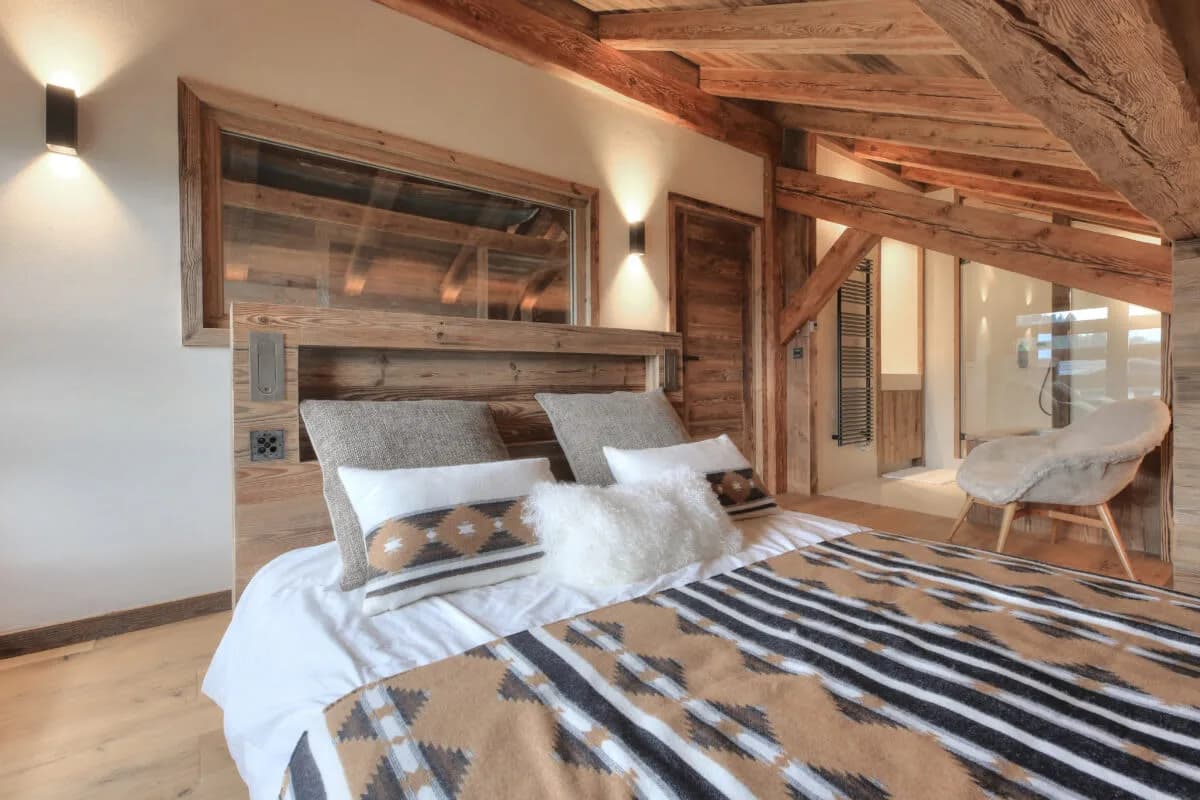 Sophisticated Alpine Chalet With Elegant Interiors photo 5