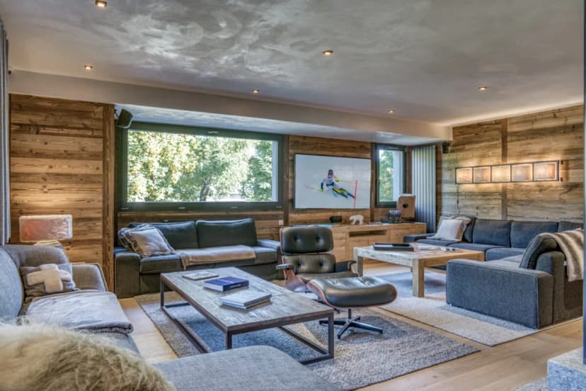 Family Chalet Comfort With Fireplace Warmth