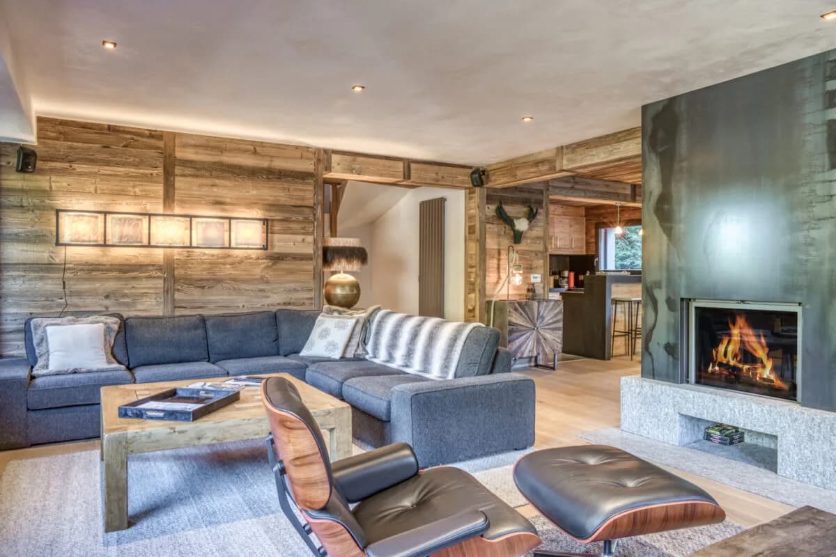 Family Chalet Comfort With Fireplace Warmth photo 2