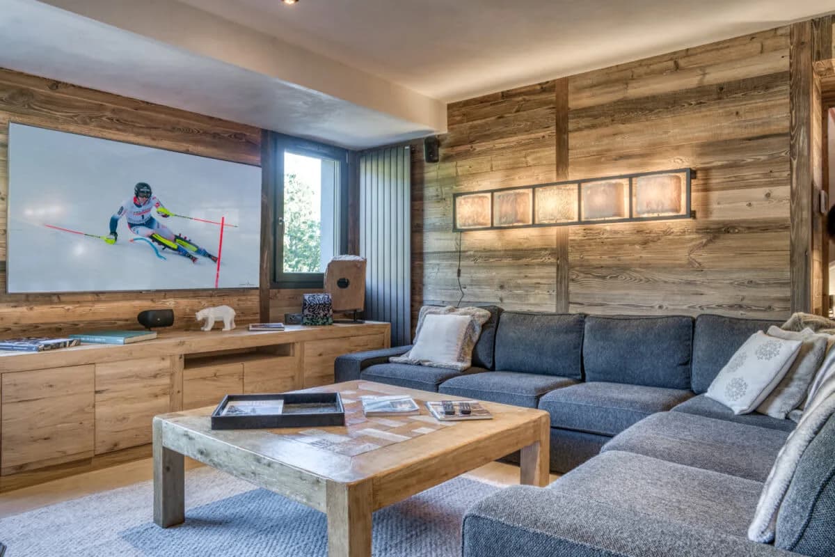 Family Chalet Comfort With Fireplace Warmth photo 5