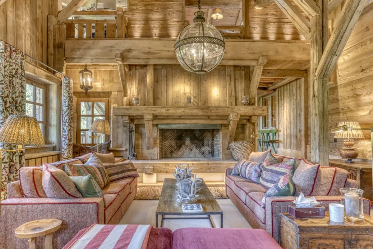 Charming Chalet With Sunlit Alpine Interiors photo 2