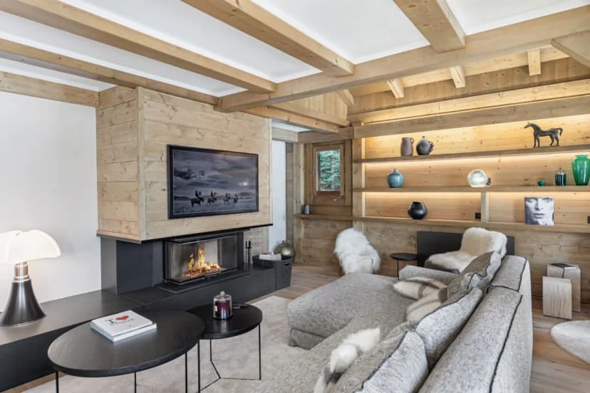 Spacious Alpine Home Near Chamois Lift