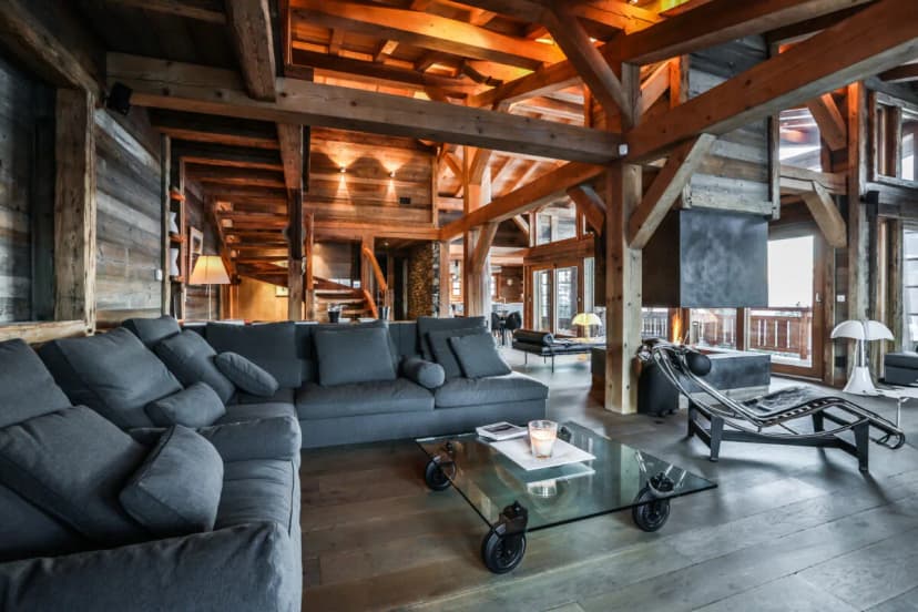 Sophisticated Chalet Surrounded By Mountain Peaks