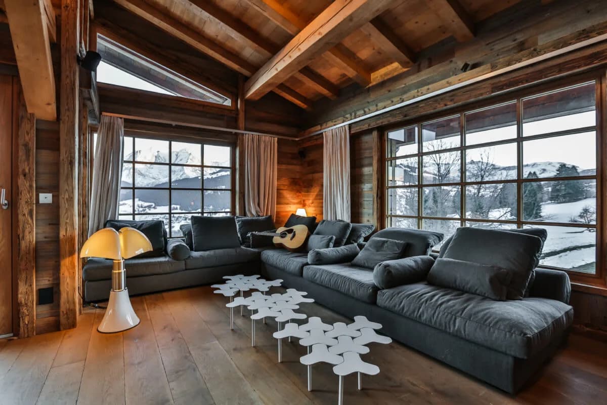 Sophisticated Chalet Surrounded By Mountain Peaks photo 2