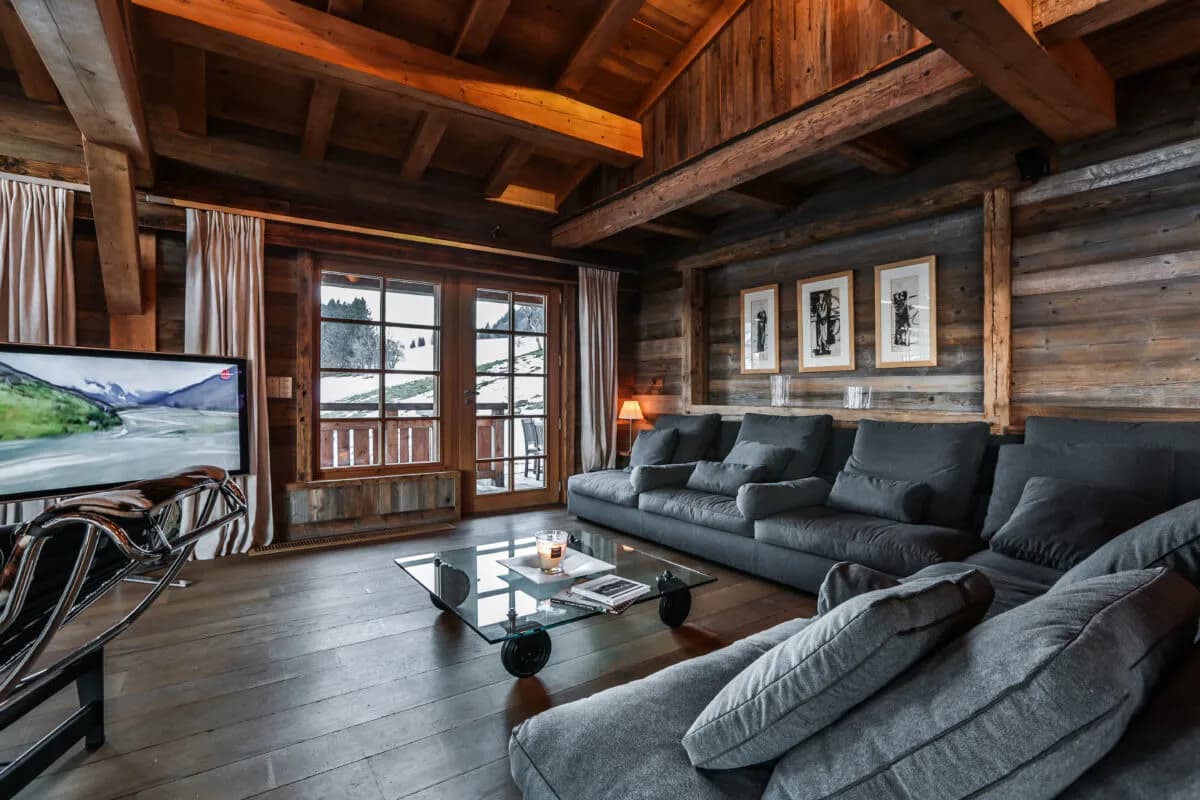 Sophisticated Chalet Surrounded By Mountain Peaks photo 3