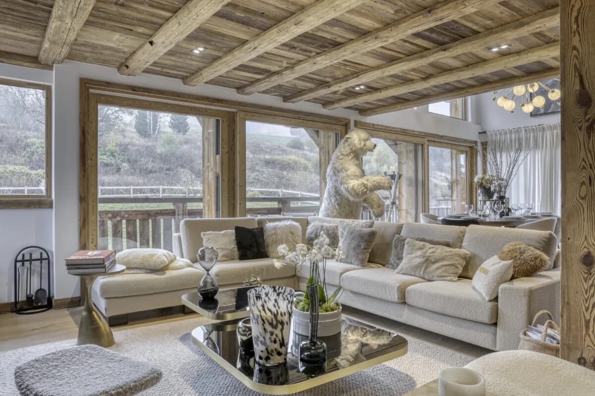 Contemporary Alpine Getaway With Classic Charm photo 3