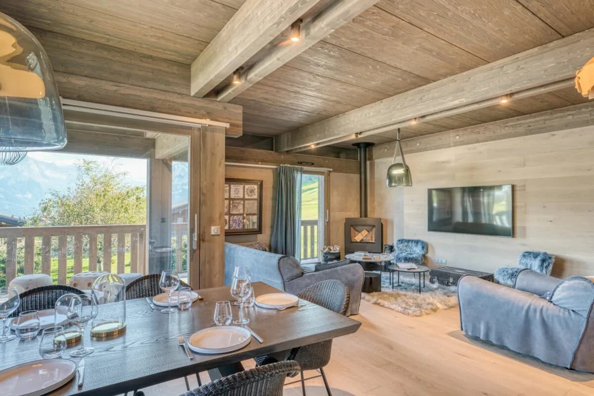 Bright Alpine Home With Mountain Scenery photo 4