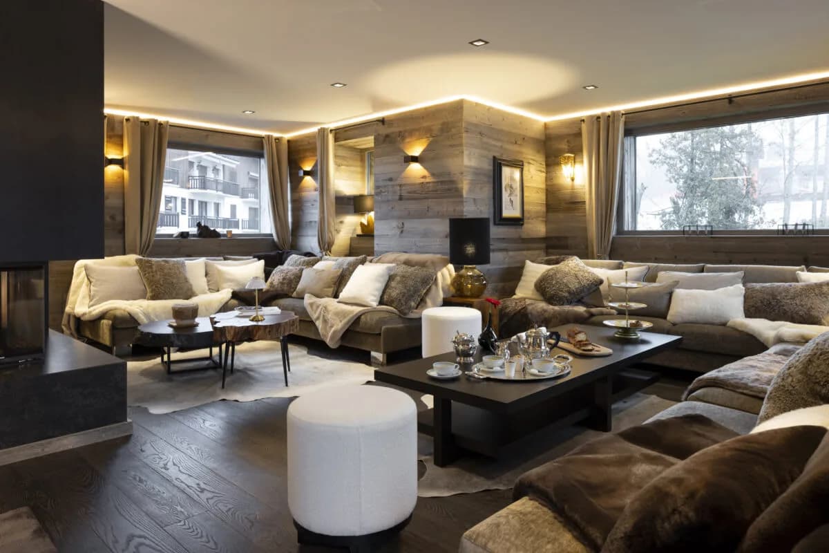 Elegant Chalet Combining Design And Warmth photo 2