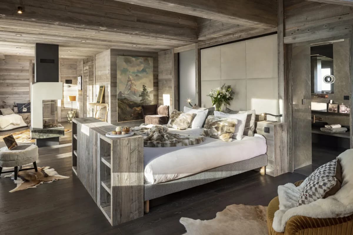 Elegant Chalet Combining Design And Warmth photo 3