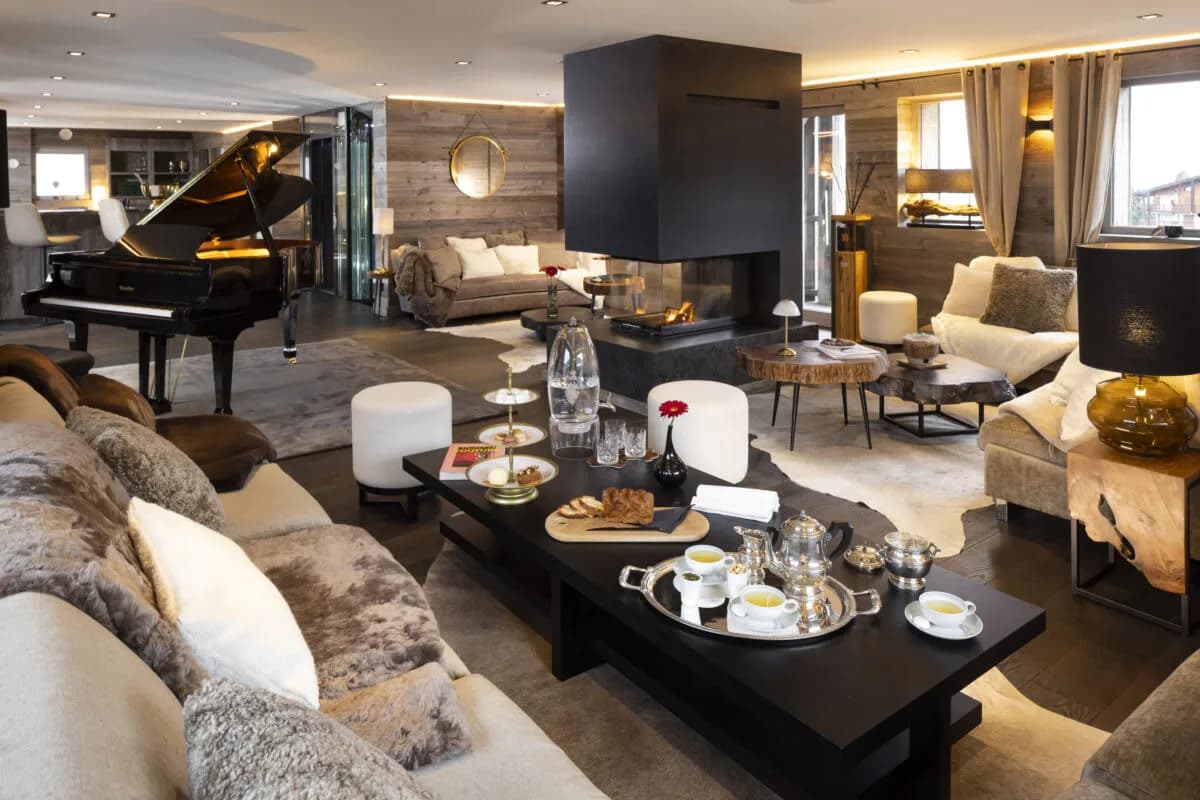 Elegant Chalet Combining Design And Warmth photo 4