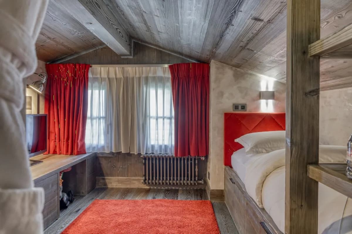Luxurious Mountain Escape With Private Cinema photo 4