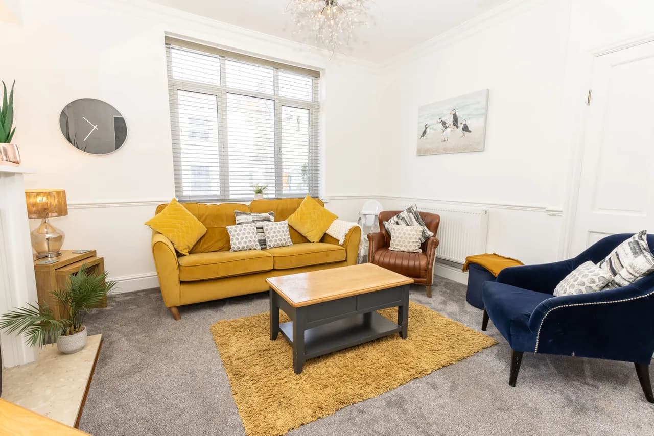Coastal Five-Bedroom Villa in Tenby, Pembrokeshire photo 5