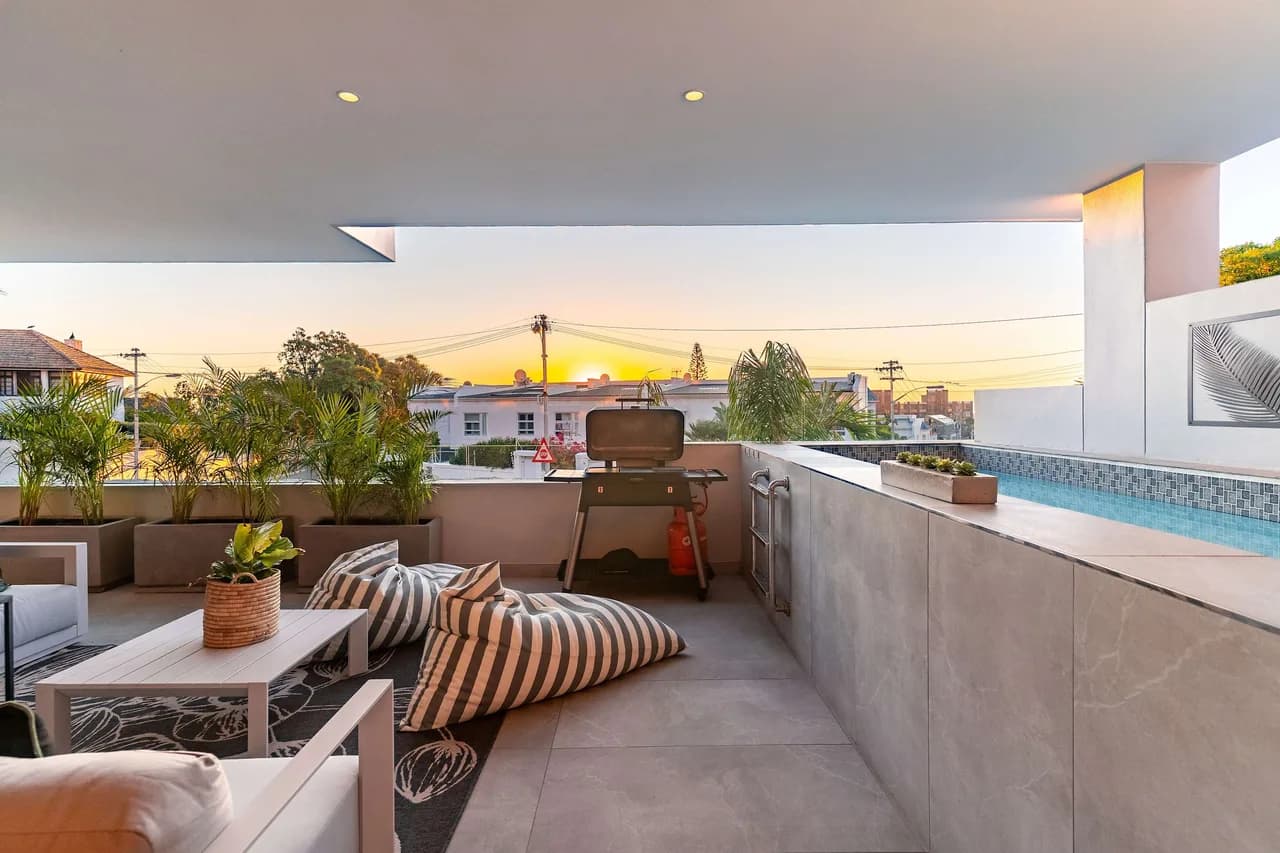 Terrace Pool Apartment in Camps Bay, Cape Town