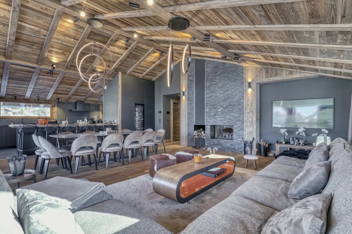 Elegant Chalet Surrounded by Alpine Calm