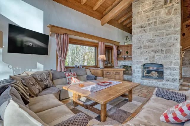 Traditional Chalet with Contemporary Mountain