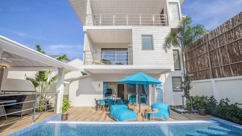 Relaxed Modern Villa With Pool and View