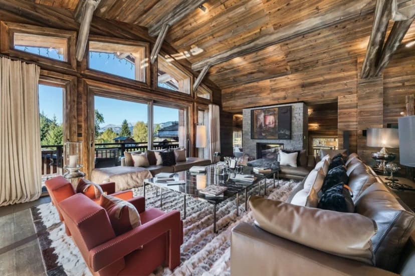 Grand Mountain Residence with Relaxation Area