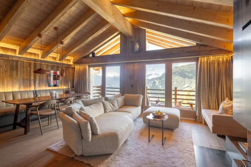 Verbier Apartment with Balcony and Fireplace