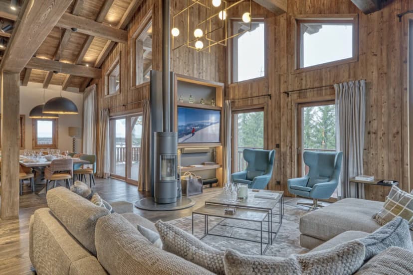 Ski-Accessible Chalet with Alpine Panoramas