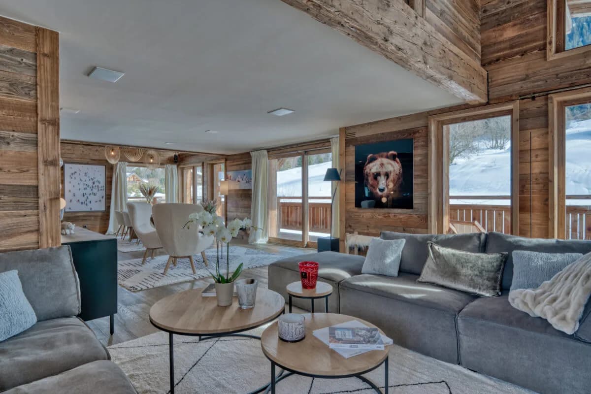 Bright Chalet with Fireplace and Spa