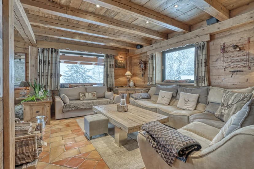 Mountain Hideaway between Les Chozaux Slopes