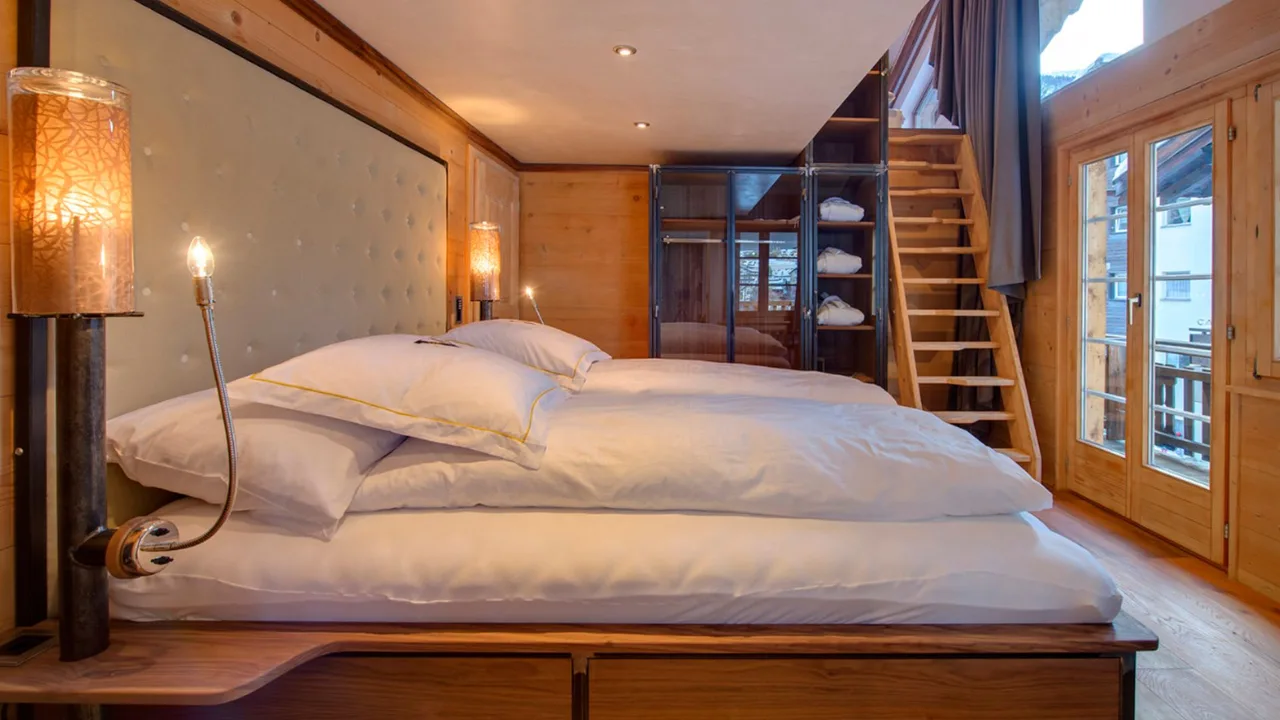 Panoramic Chalet With Outdoor Hot Tub photo 2