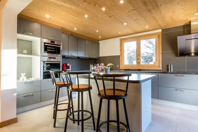 Elegant Mountain Chalet with Wellness Area photo 3