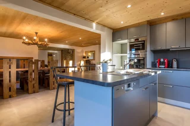 Elegant Mountain Chalet with Wellness Area photo 4