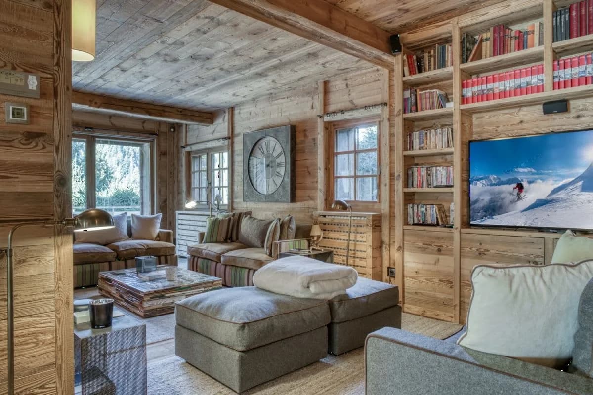 Elegant Chalet with Open Living Space photo 2