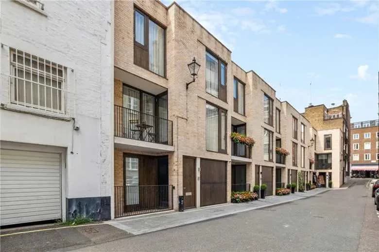Air-Conditioned Three Bedroom Home in Marylebone photo 2
