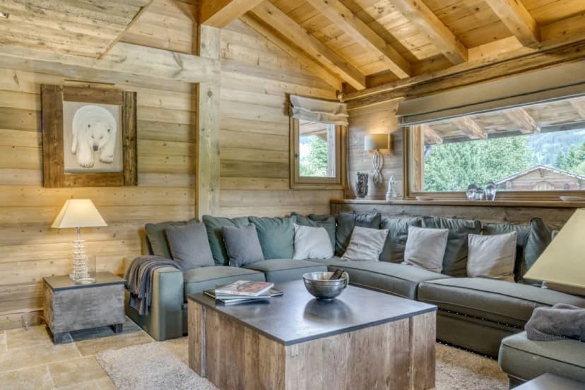 Elegant Chalet with Jacuzzi and Cinema