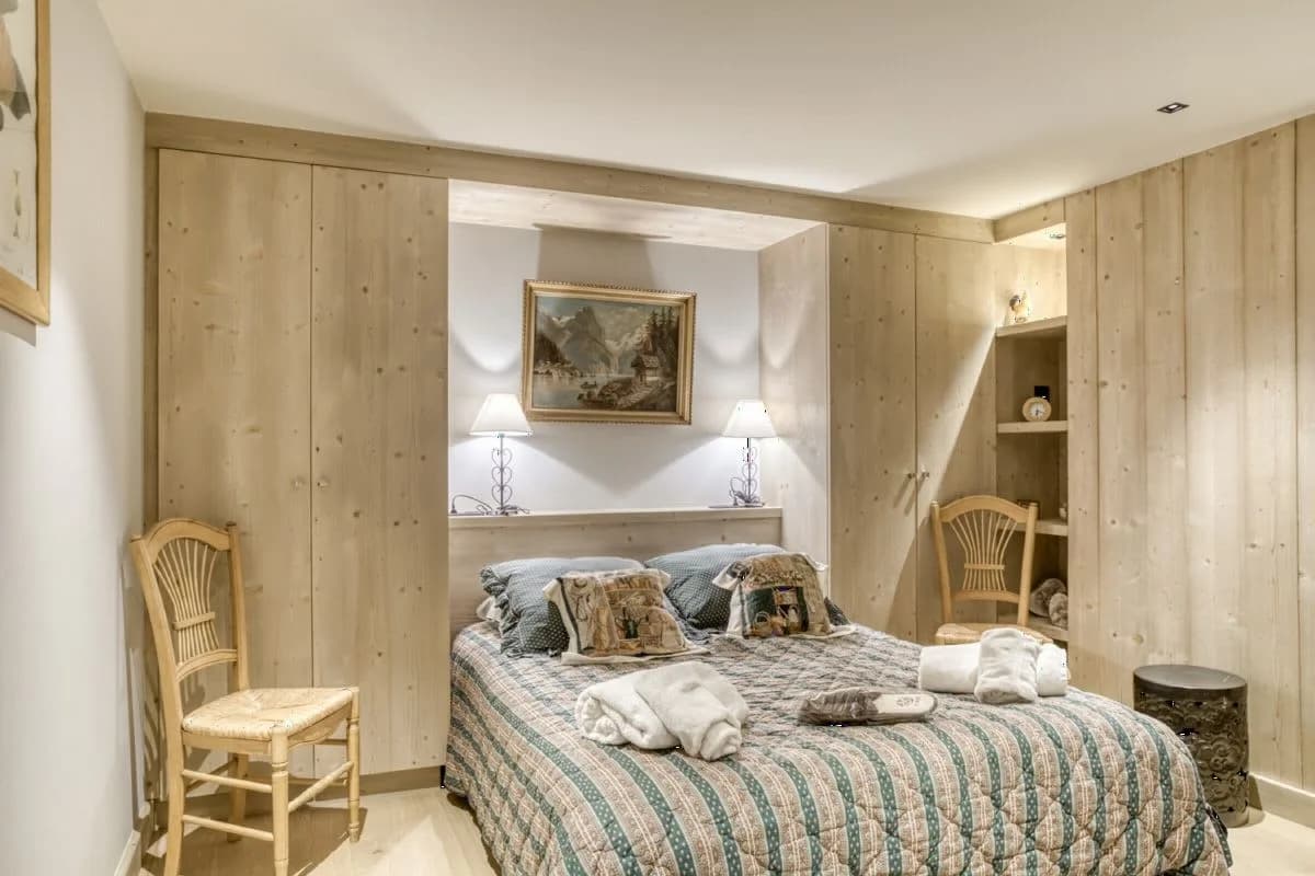 Elegant Chalet with Jacuzzi and Cinema photo 3