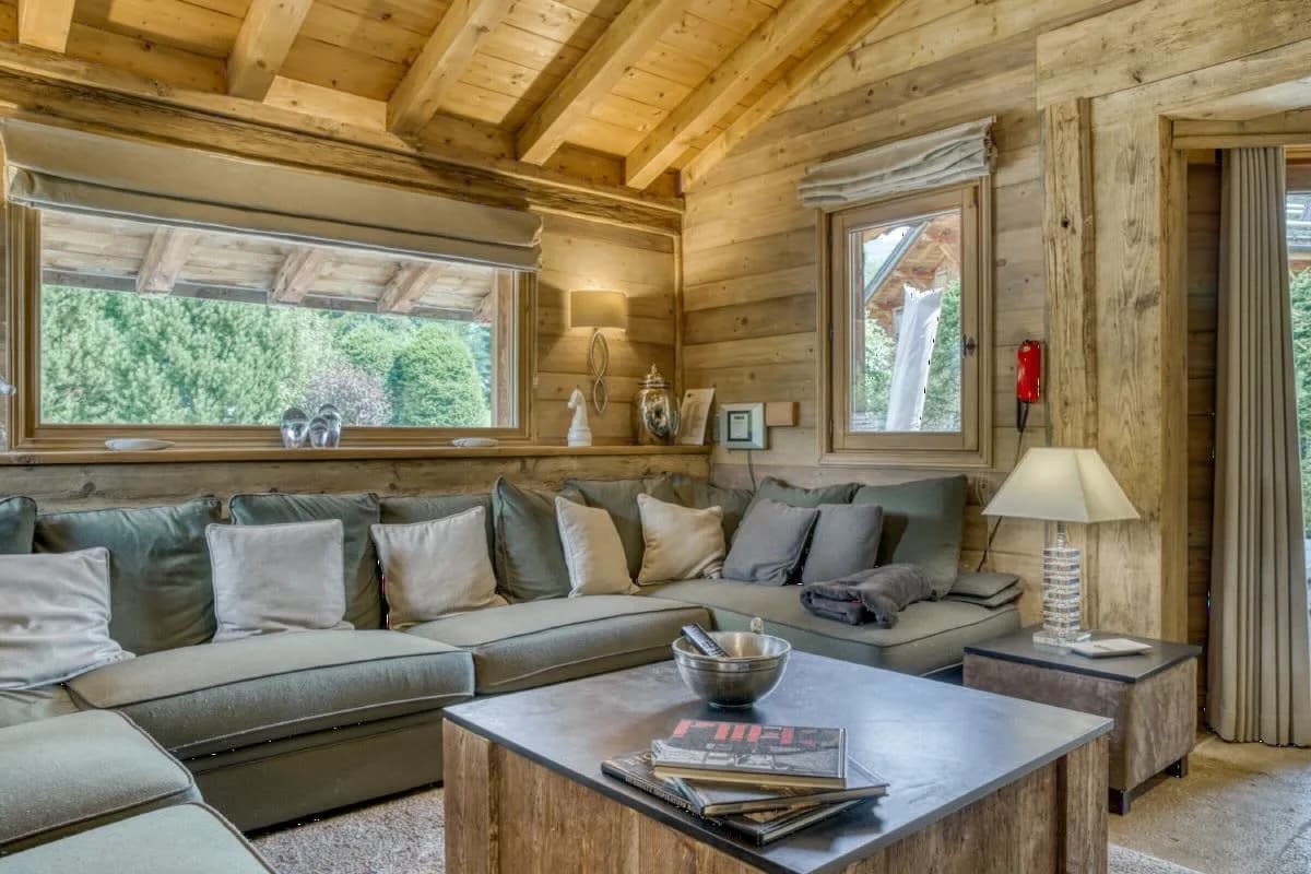 Elegant Chalet with Jacuzzi and Cinema photo 4