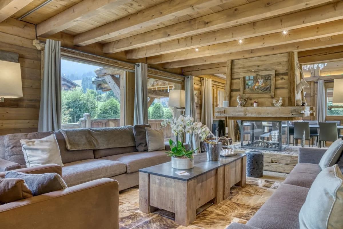 Elegant Chalet with Jacuzzi and Cinema photo 5