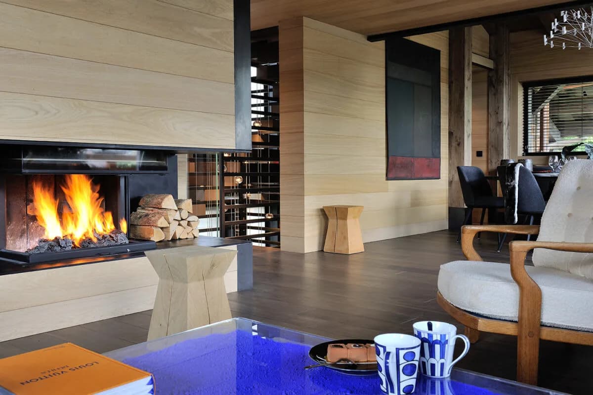 Stylish Mountain Retreat with Bright Interiors photo 2