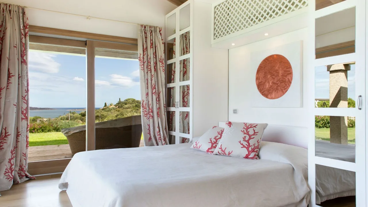 Exclusive Seaside Estate With Private Beach photo 3