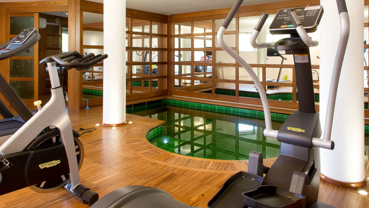 Exclusive Seaside Estate With Private Beach photo 4