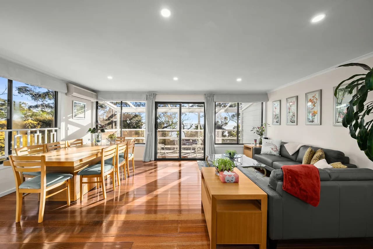 Beachfront Four Bedroom House in Victoria
