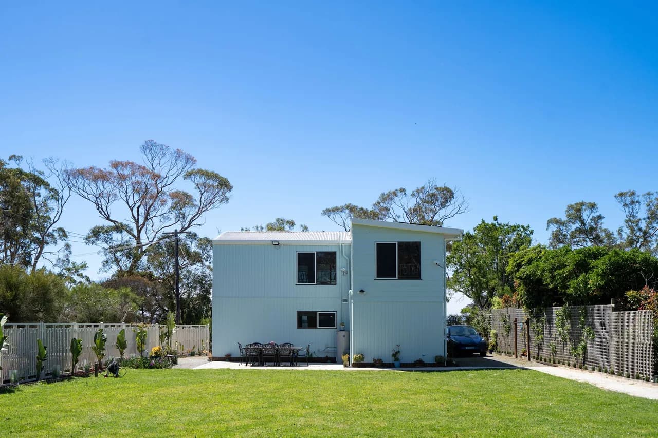 Beachfront Four Bedroom House in Victoria photo 3