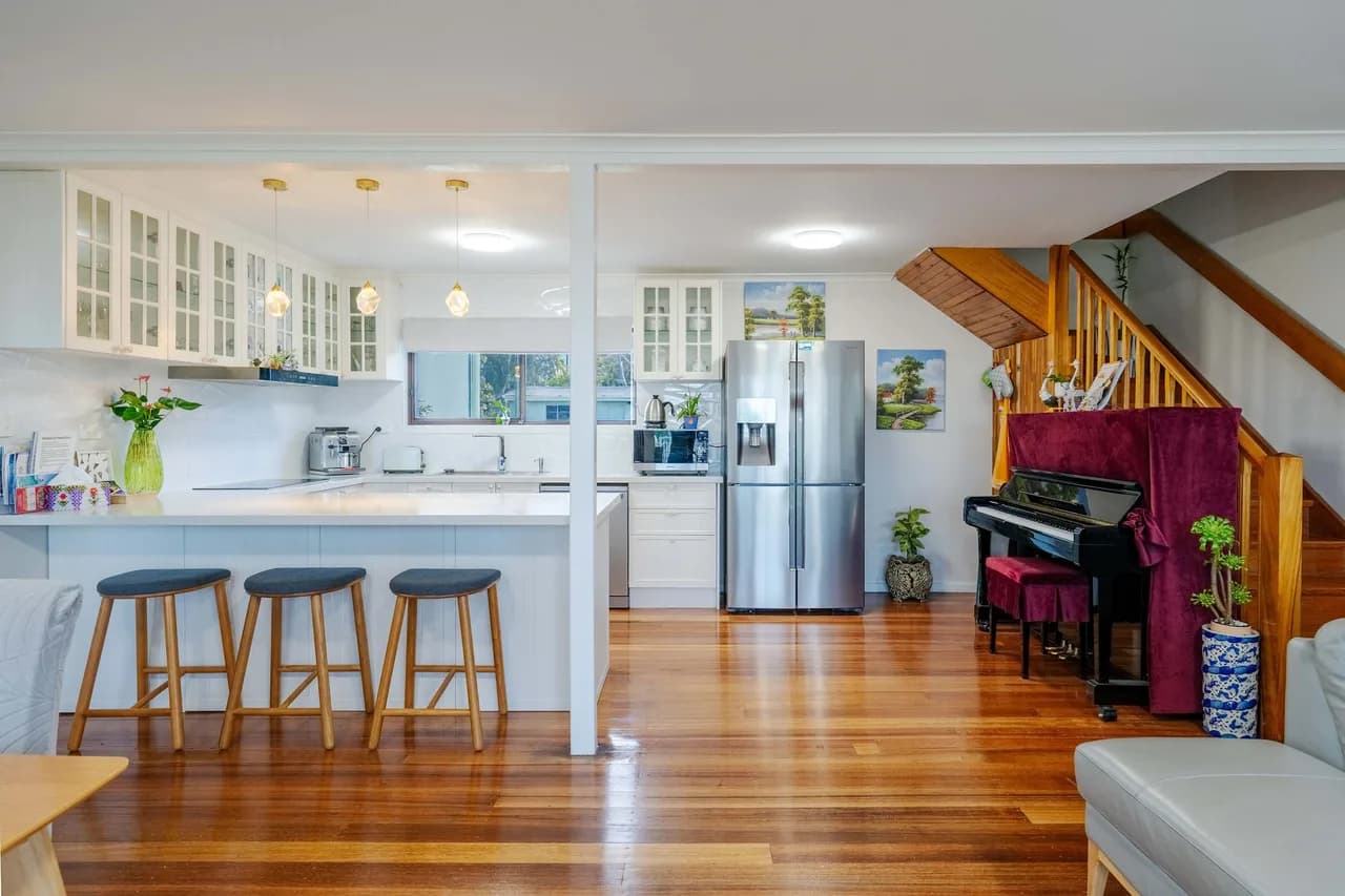 Beachfront Four Bedroom House in Victoria photo 4